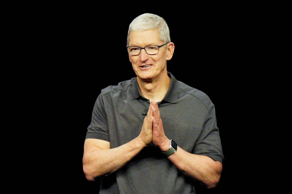 Тим Кук - генеральный директор Apple
