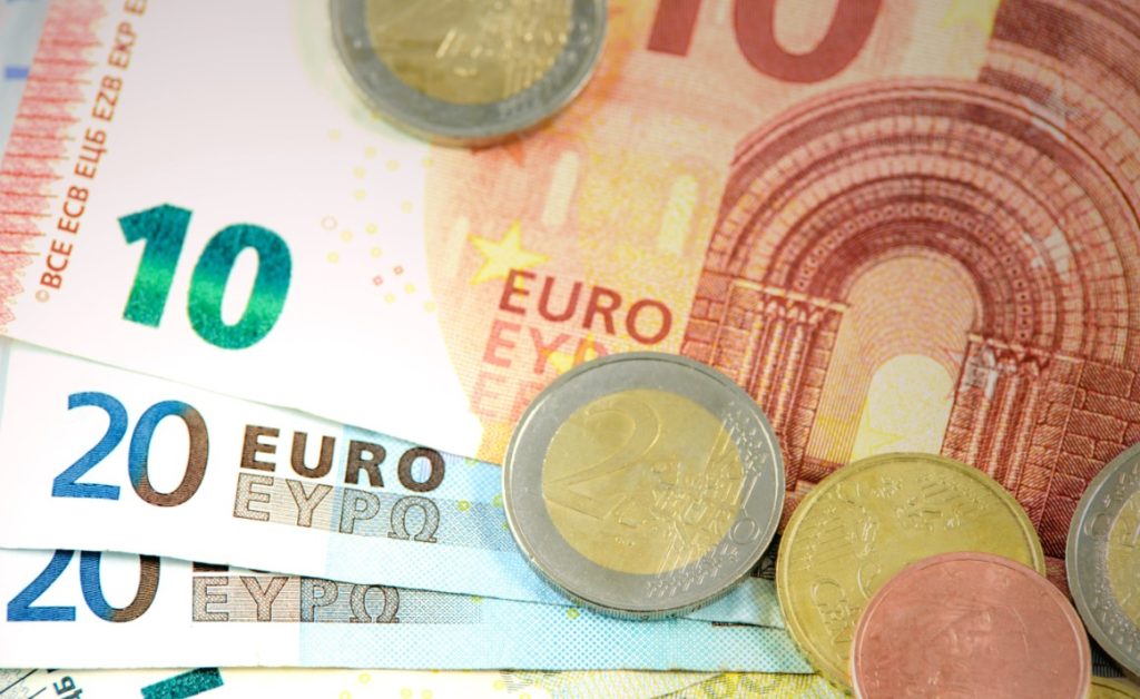 Евро (EUR)