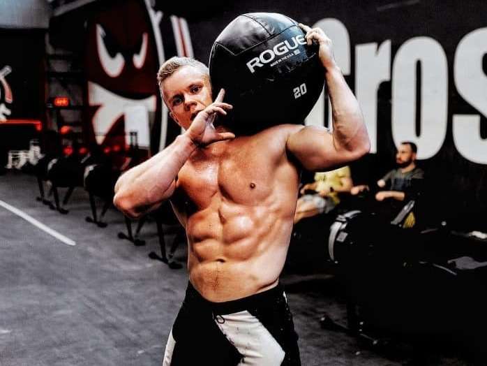 15 лучших фитнес-тренеров России в 2024 году