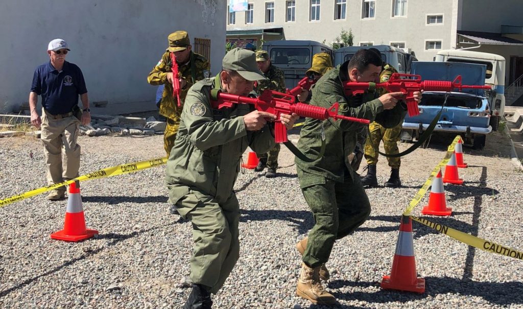 Какая зарплата у военных в Таджикистане?