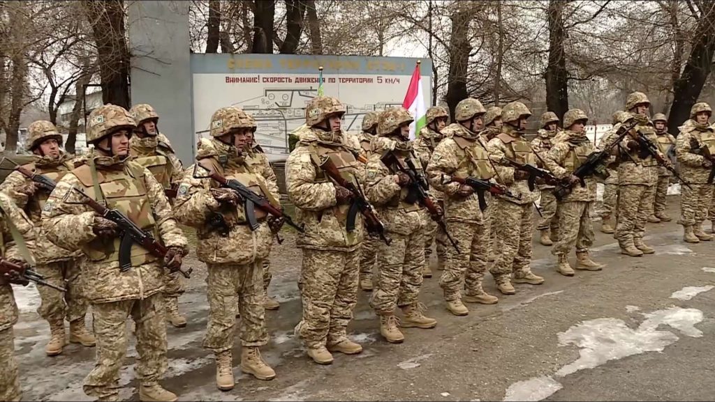 Какая зарплата у военных в Таджикистане?