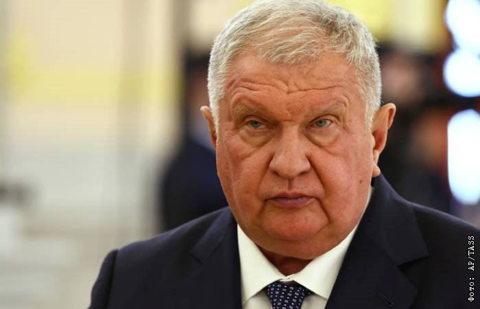 Какая зарплата у Игоря Сечина в день в 2024 году