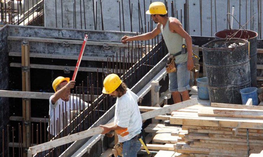 Какие зарплаты платят в Греции в 2025 году?