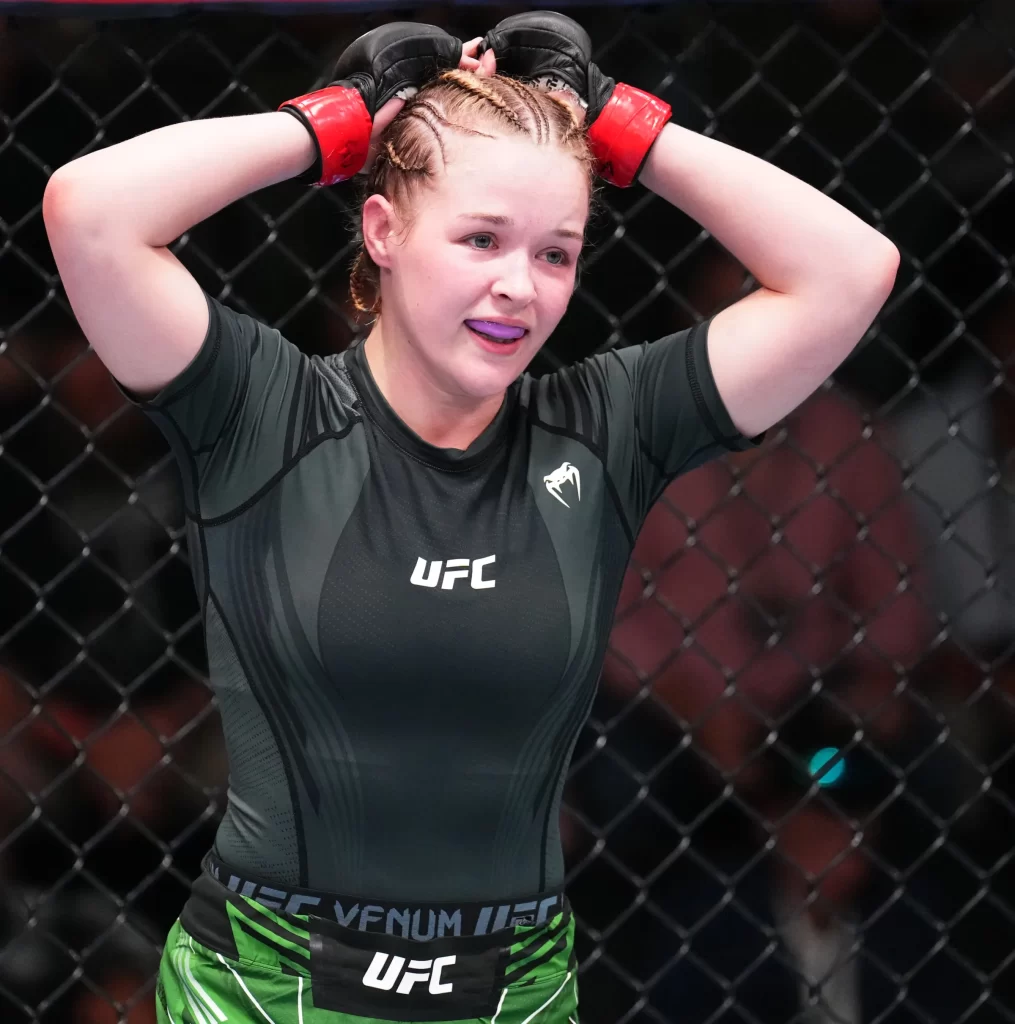 20 красивых девушек-бойцов UFC