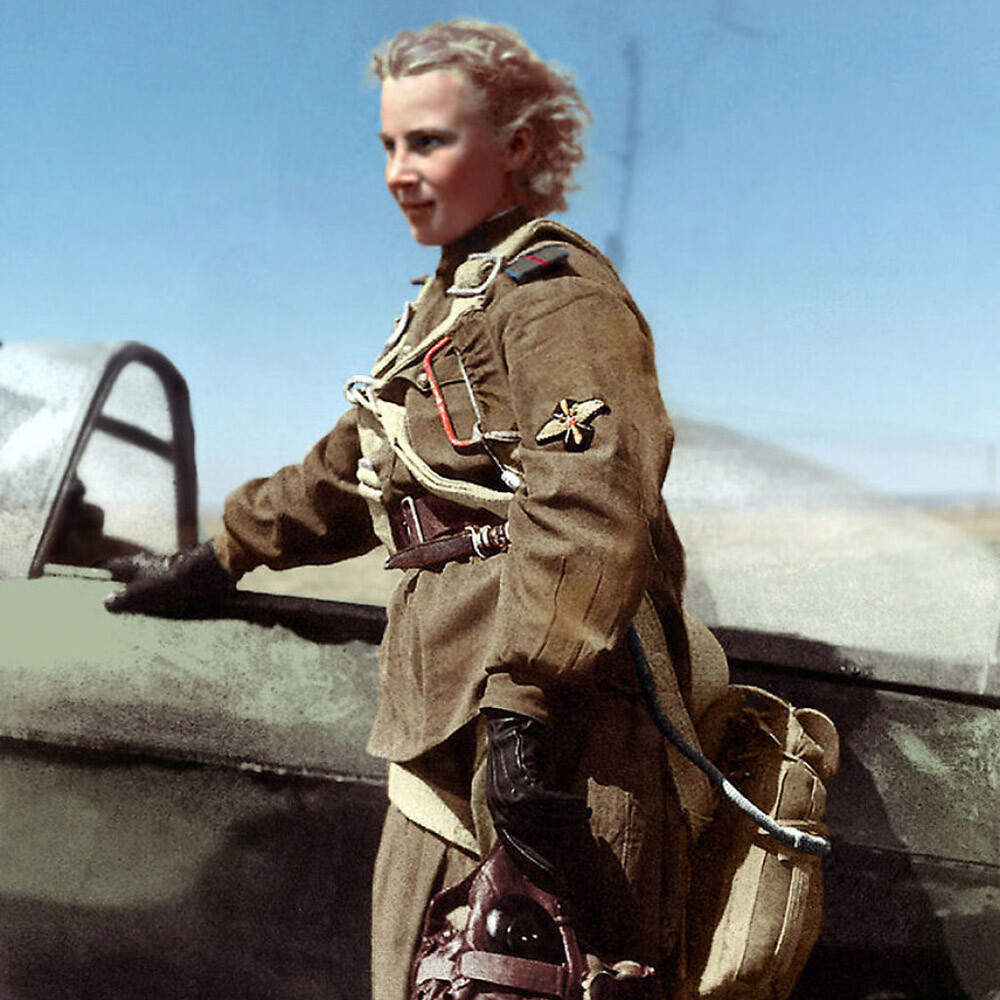 20 красивых русских женщин-летчиц (ФОТО)