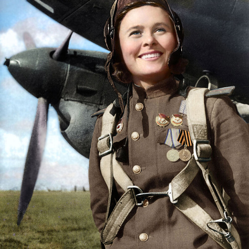 20 красивых русских женщин-летчиц (ФОТО)