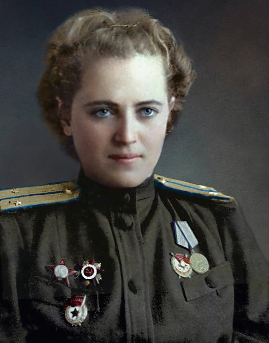 20 красивых русских женщин-летчиц (ФОТО)