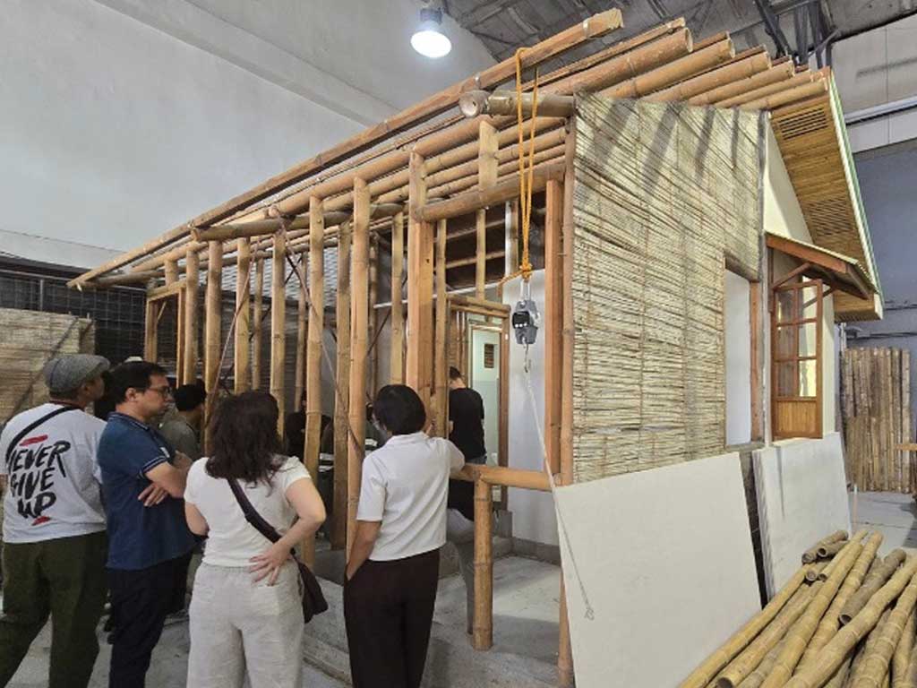 Фоторазбор: жители критикуют «экспериментальные» бамбуковые здания Фоторазбор: жители критикуют «экспериментальные» бамбуковые здания