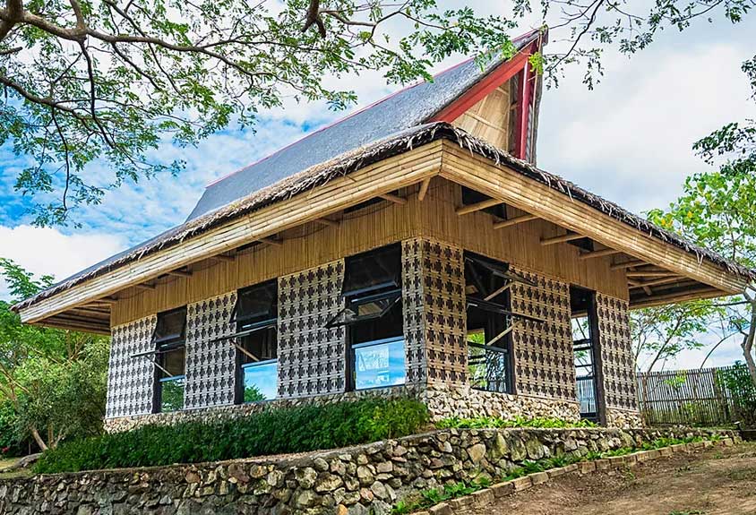 Фоторазбор: жители критикуют «экспериментальные» бамбуковые здания