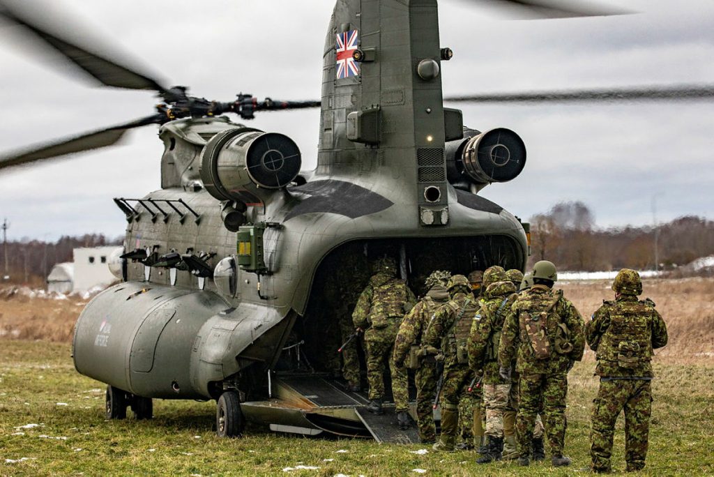 Какая зарплата у военных в Великобритании?