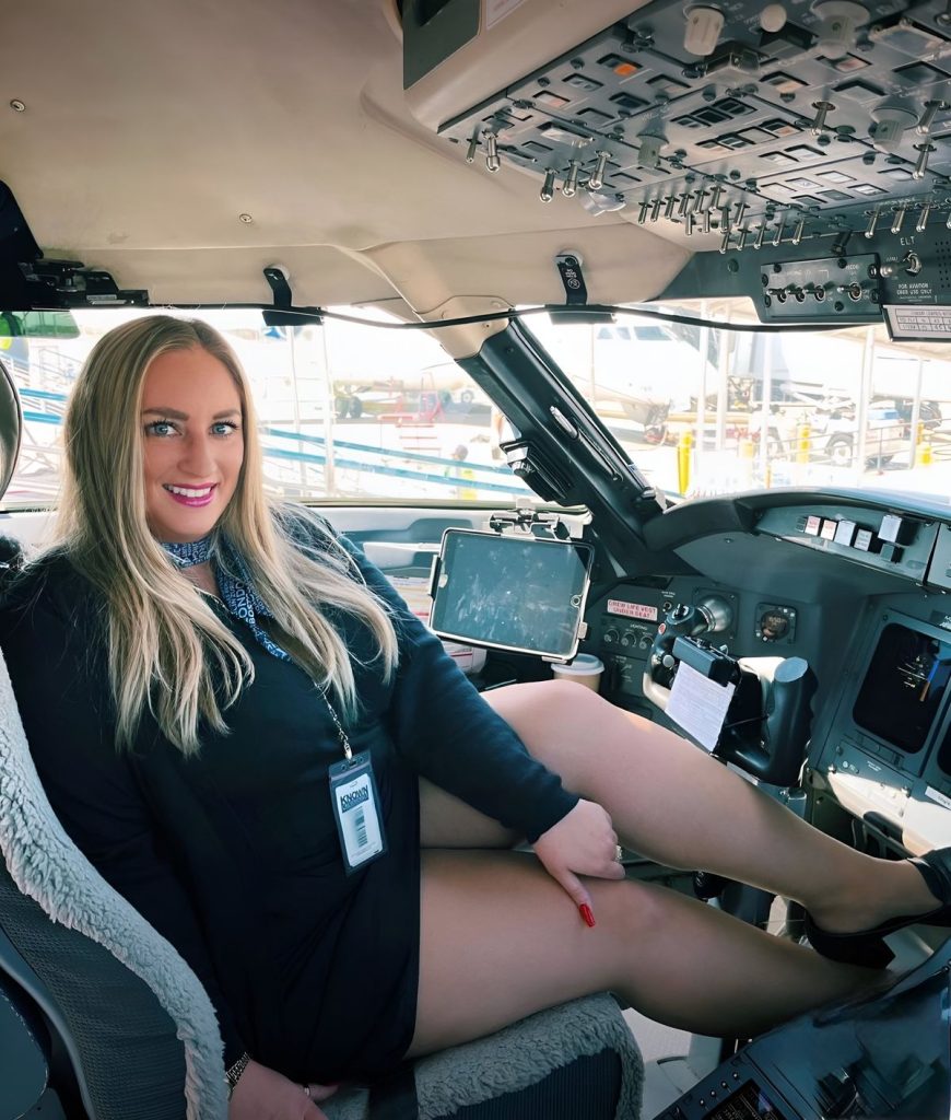 30 самых сексуальных стюардесс (ФОТО)