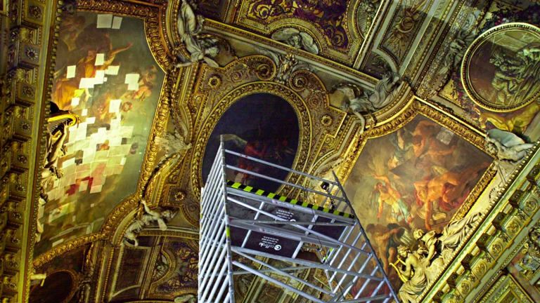 Архитектурные дефекты Лувра: слабые балки могут обрушить галерею