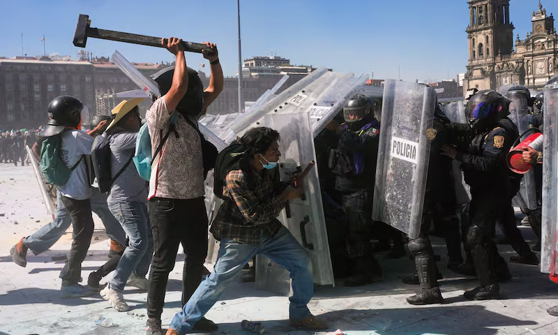 Волна гнева: как поколение Z бросило вызов полиции Мексики