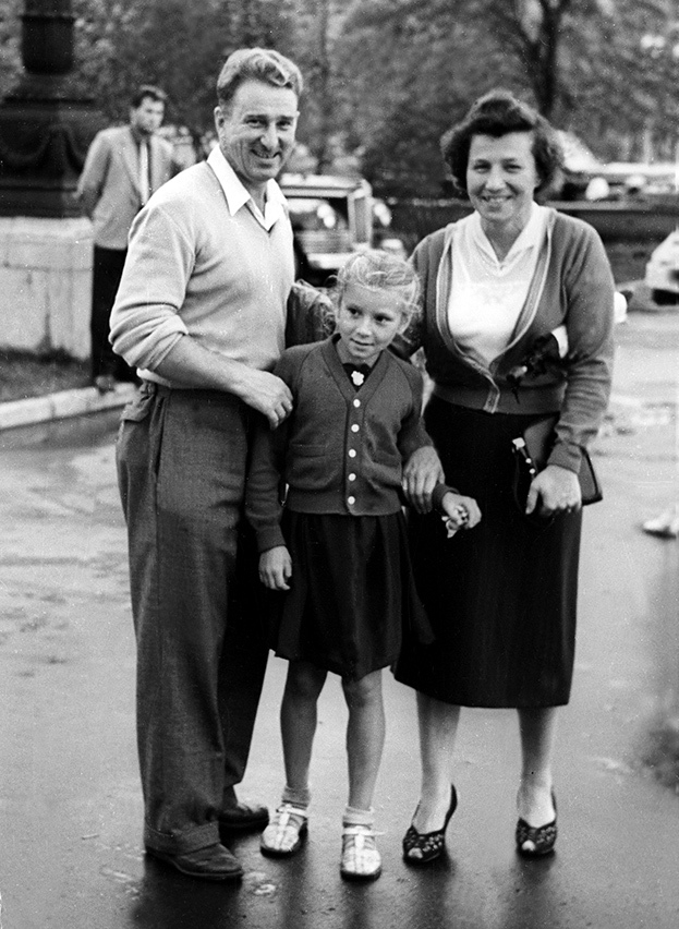 Какое образование у Татьяны Тарасовой?