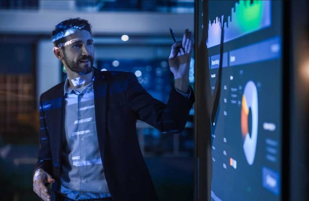 Что нужно, чтобы стать системным аналитиком в Москве: требования и зарплата в 2026 году