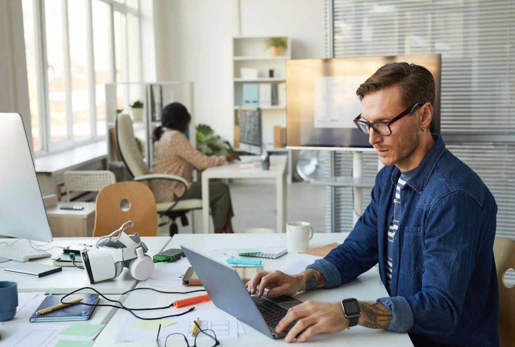Что нужно, чтобы стать системным аналитиком в Москве: требования и зарплата в 2026 году
