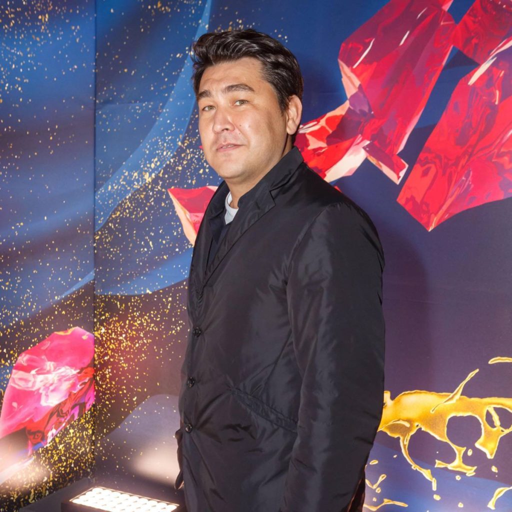 Сколько денег у Азамата Мусагалиева в 2026 году: состояние и доходы артиста