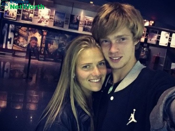 Анастасия Хомутова: почему все обсуждают её отношения с Андреем Рублёвым?