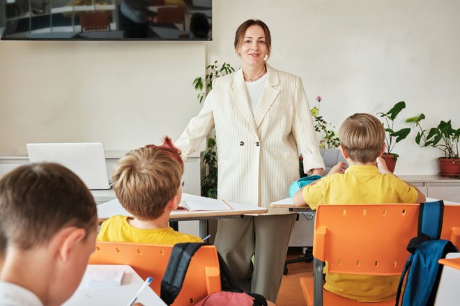 Что изменится в зарплате педагогов с 1 января 2026 года: оклад 70% и индексация