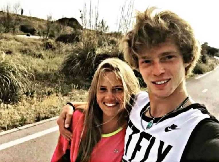 Анастасия Хомутова: почему все обсуждают её отношения с Андреем Рублёвым?