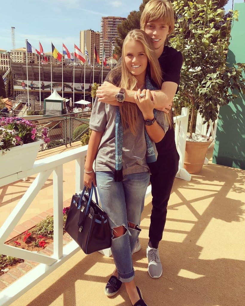 Анастасия Хомутова: почему все обсуждают её отношения с Андреем Рублёвым?