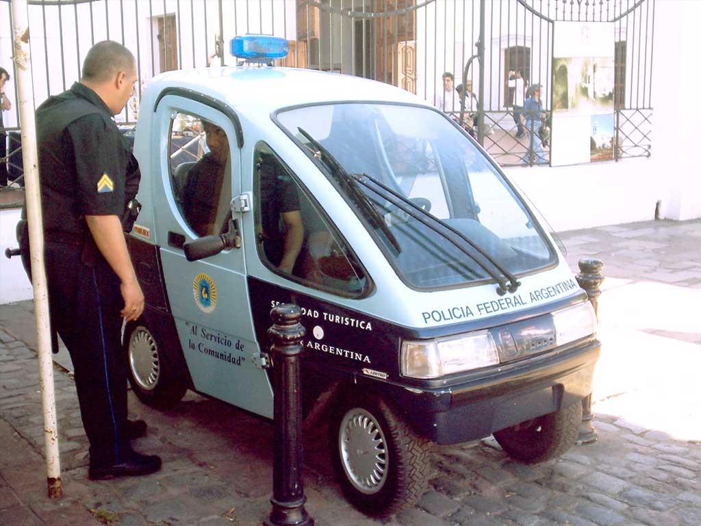 Как при мизерной зарплате выживают аргентинские полицейские? Как при мизерной зарплате выживают аргентинские полицейские?