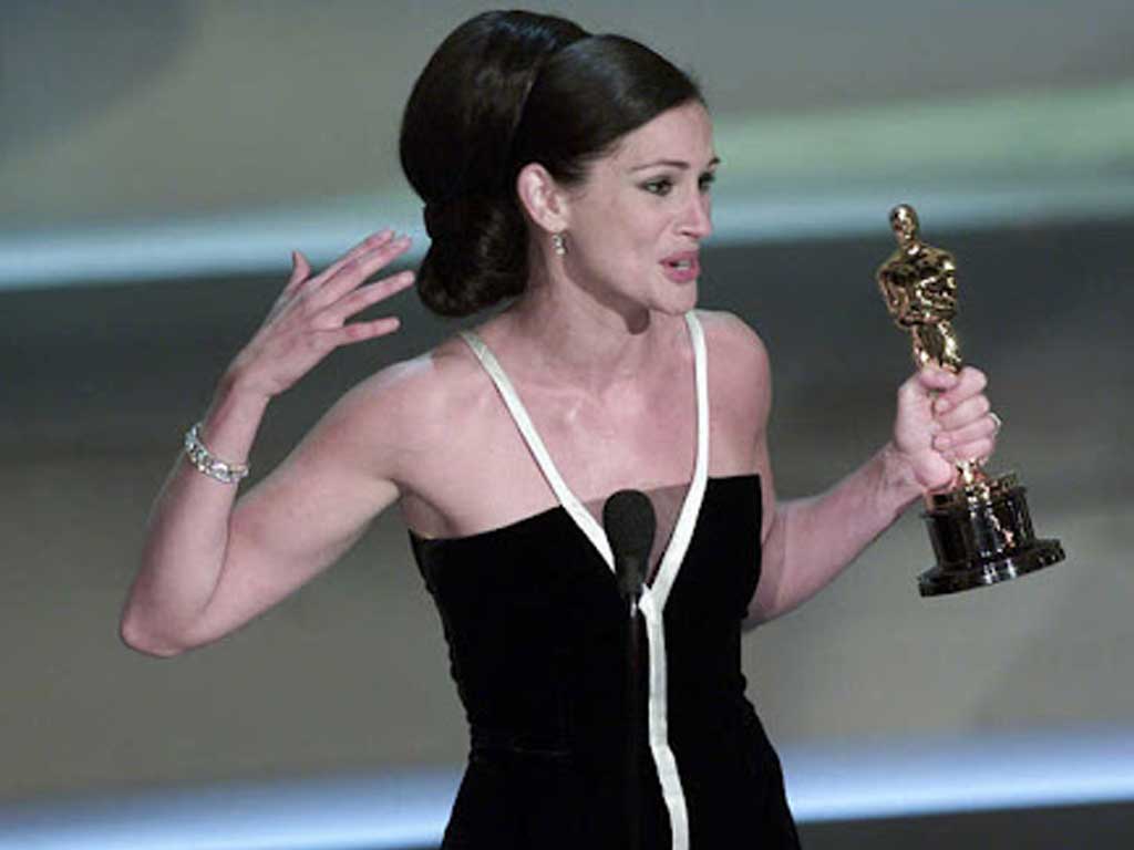 Сколько зарабатывает Джулия Робертс на фильмах: выбор ролей и умение торговаться Сколько зарабатывает Джулия Робертс на фильмах: выбор ролей и умение торговаться