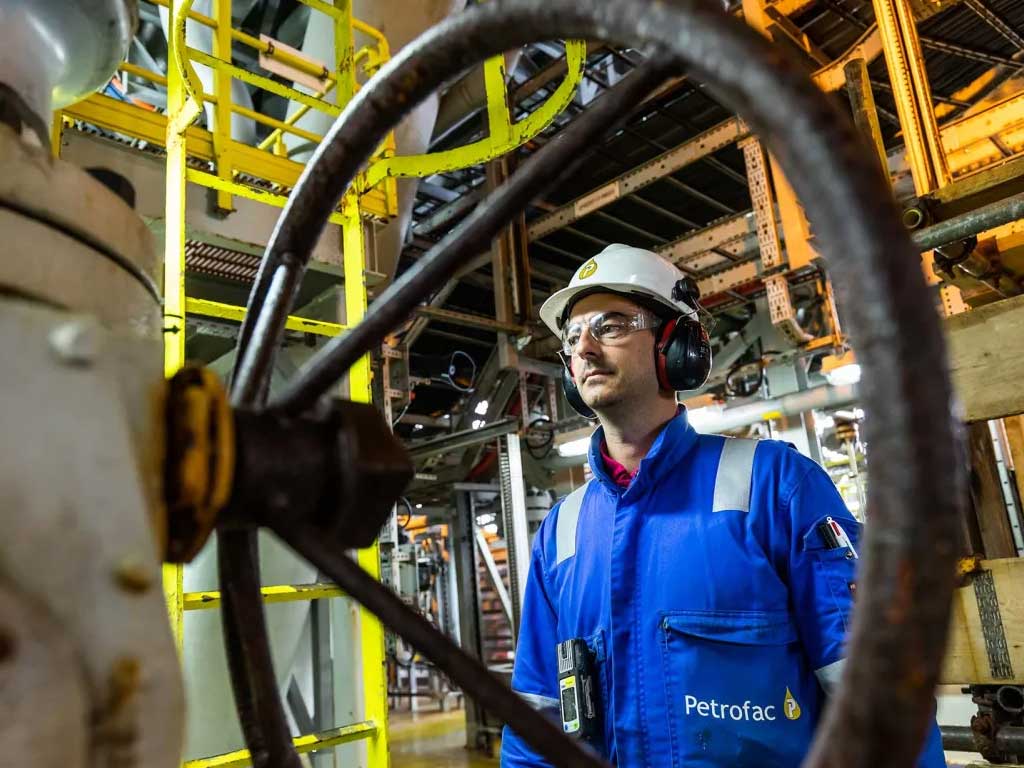 Что будет с зарплатами нефтяников, если Иран закроет Ормузский пролив: кто заработает больше всех в 2026 году?