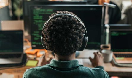Разработка в 2026 году: какие IT-профессии реально востребованы и за что работодатели готовы платить больше