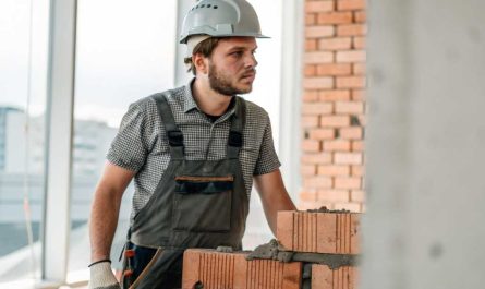 Где сейчас проще всего найти работу в России: 10 профессий с самым высоким спросом в 2026 году