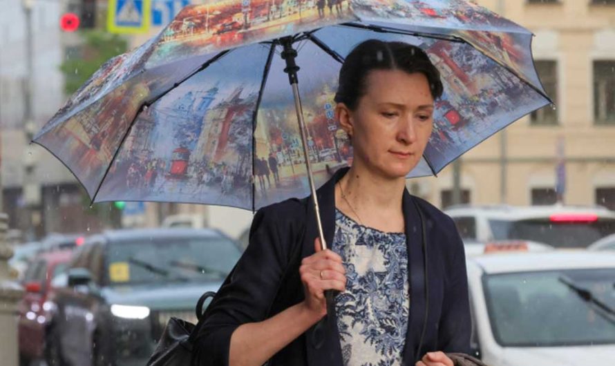 Дожди вместо жары: почему Москва останется прохладной до конца июля и кому погода меняет планы