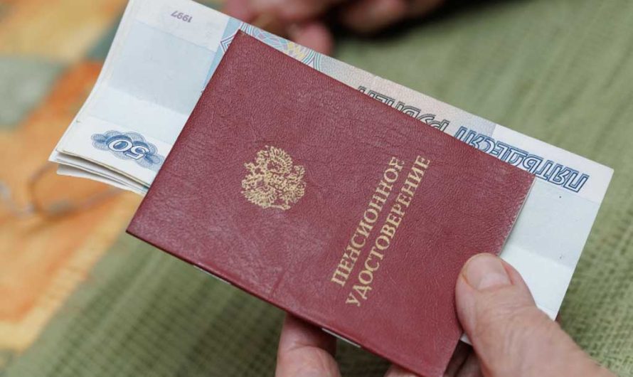 Августовский перерасчет пенсий работающим пенсионерам: кому увеличат выплаты