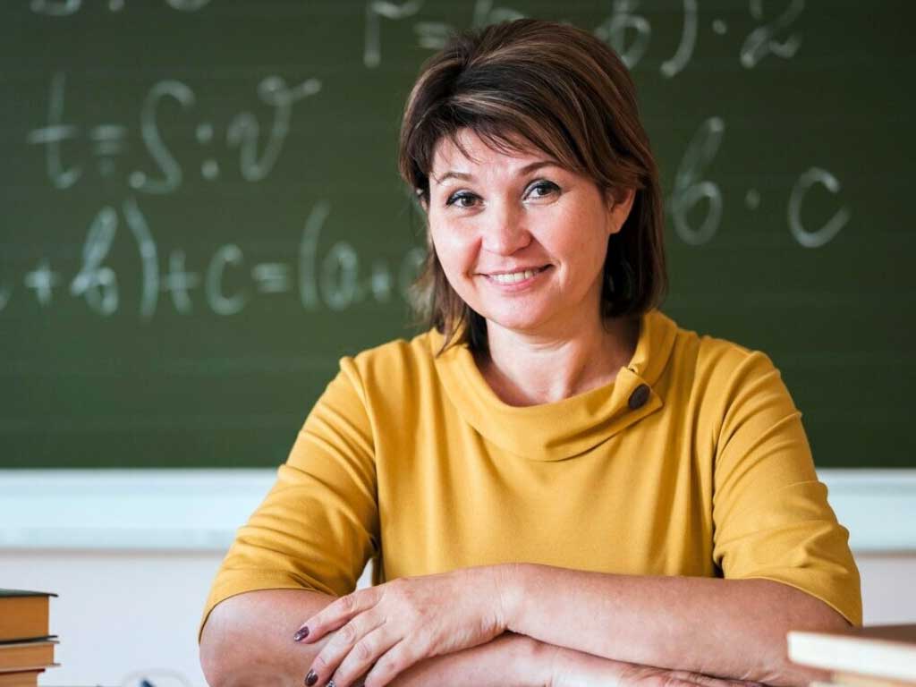 15 лучших поздравлений с Днем рождения женщине-учительнице